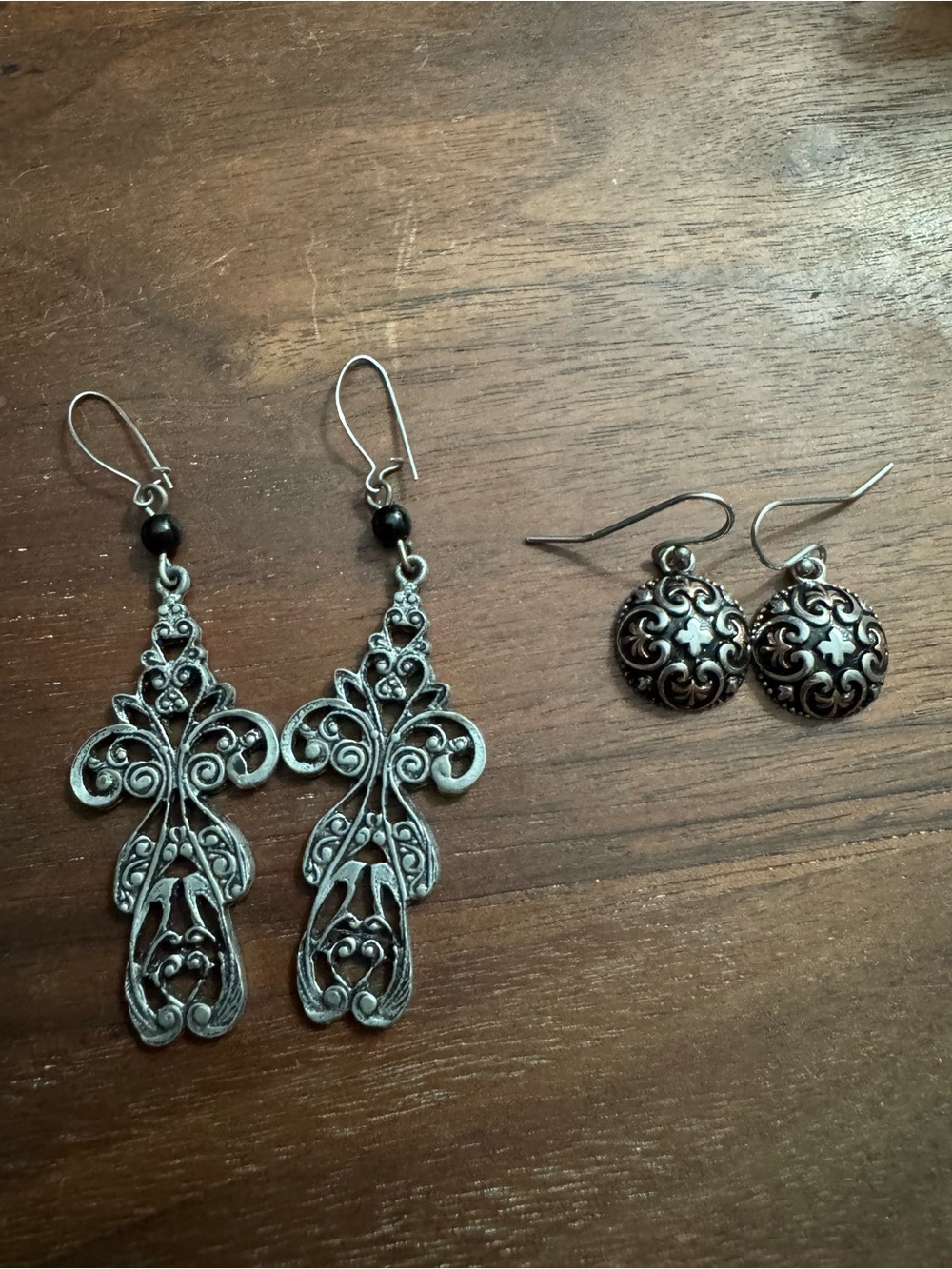 Pair of Silvertoned Cross Filagree Dangle Earrings *READ*